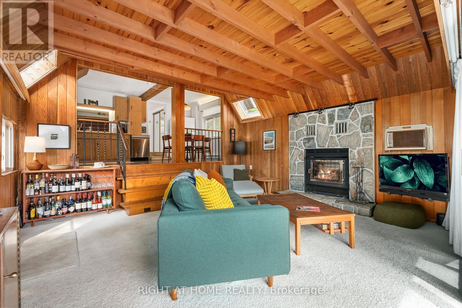 












1178 TOMINGAS ROAD

,
Gravenhurst (Muskoka (S)),




Ontario
P0E1G0

