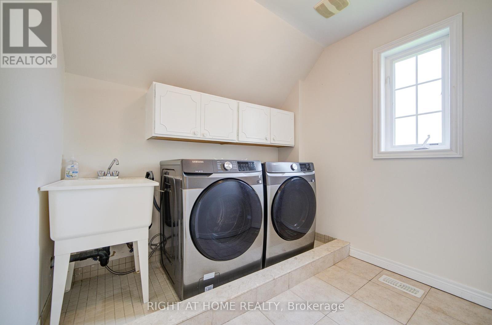 












1 - 6 ATESSA DRIVE

,
Hamilton (Ryckmans),




Ontario
L9B0C6

