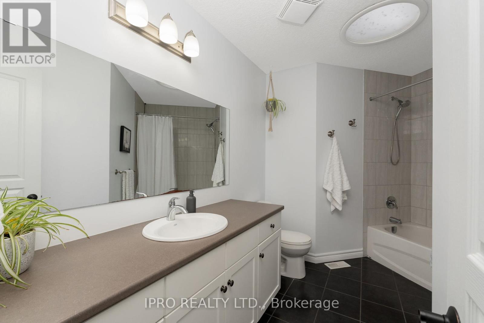 












28 TAYLOR DRIVE

,
East Luther Grand Valley (Grand Valley),




Ontario
L9W6P4


