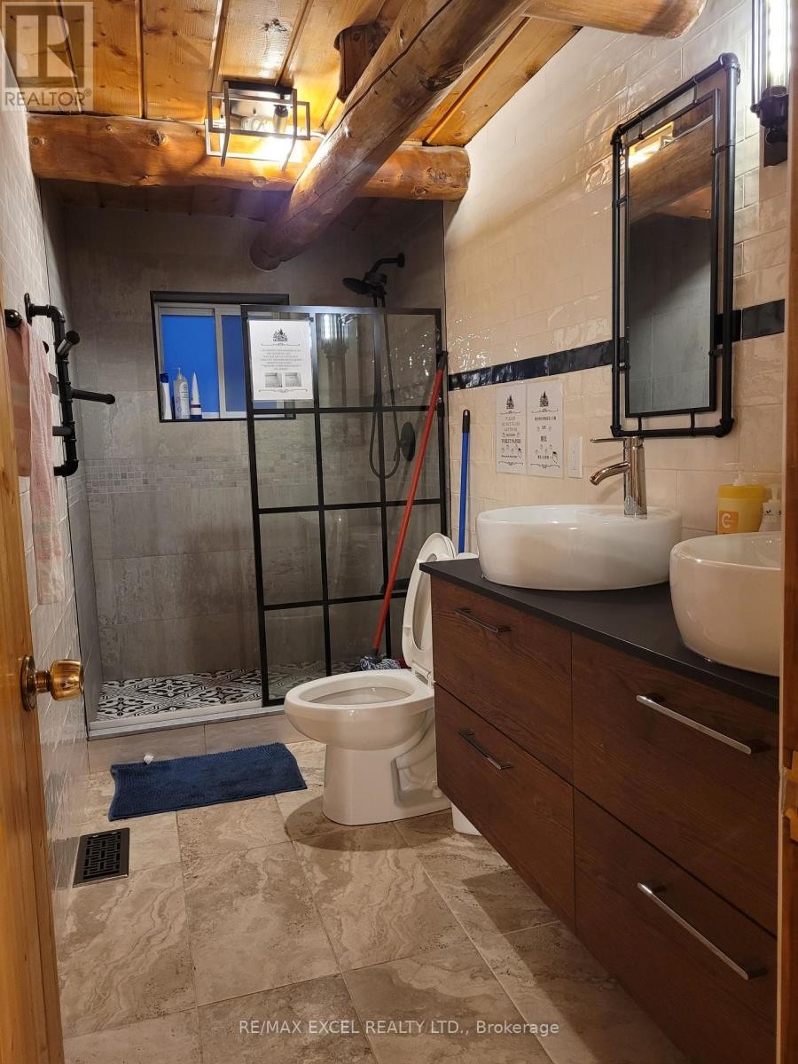 












1194 LAKE ST. PETER ROAD

,
Hastings Highlands (McClure Ward),




Ontario
K0L2K0

