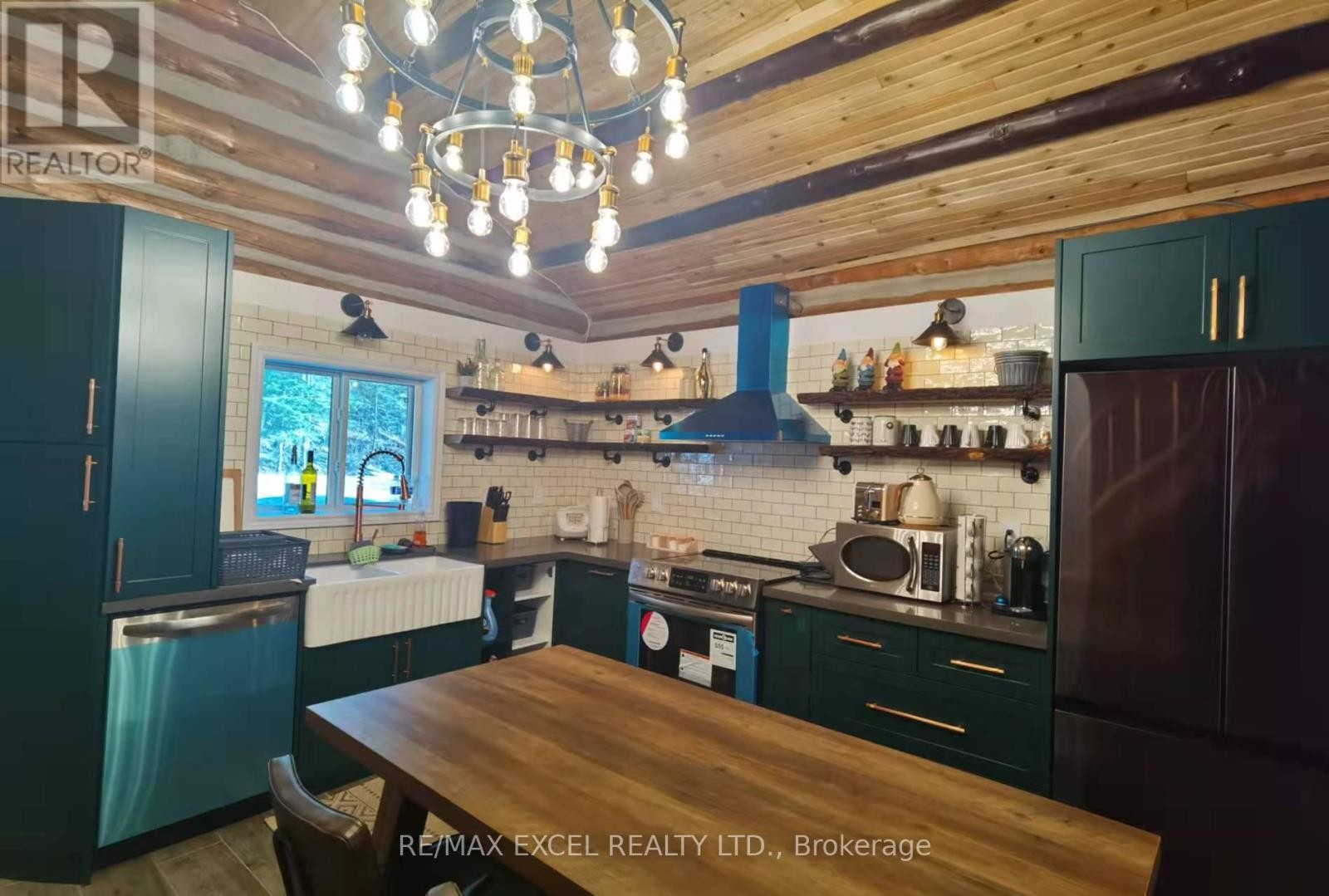 












1194 LAKE ST. PETER ROAD

,
Hastings Highlands (McClure Ward),




Ontario
K0L2K0

