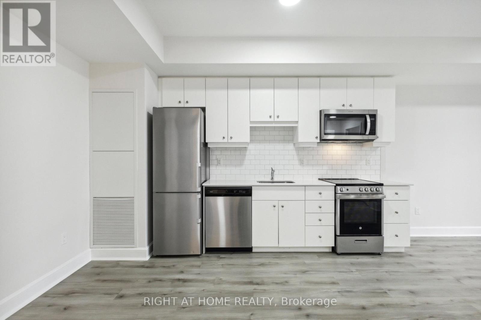












608 - 243 NORTHFIELD DRIVE E

,
Waterloo,




Ontario
N2K0H2

