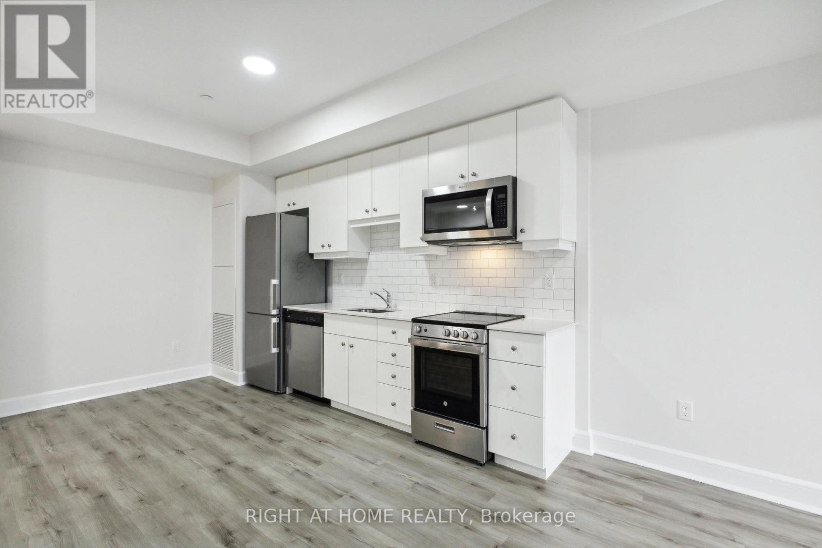 












608 - 243 NORTHFIELD DRIVE E

,
Waterloo,




Ontario
N2K0H2

