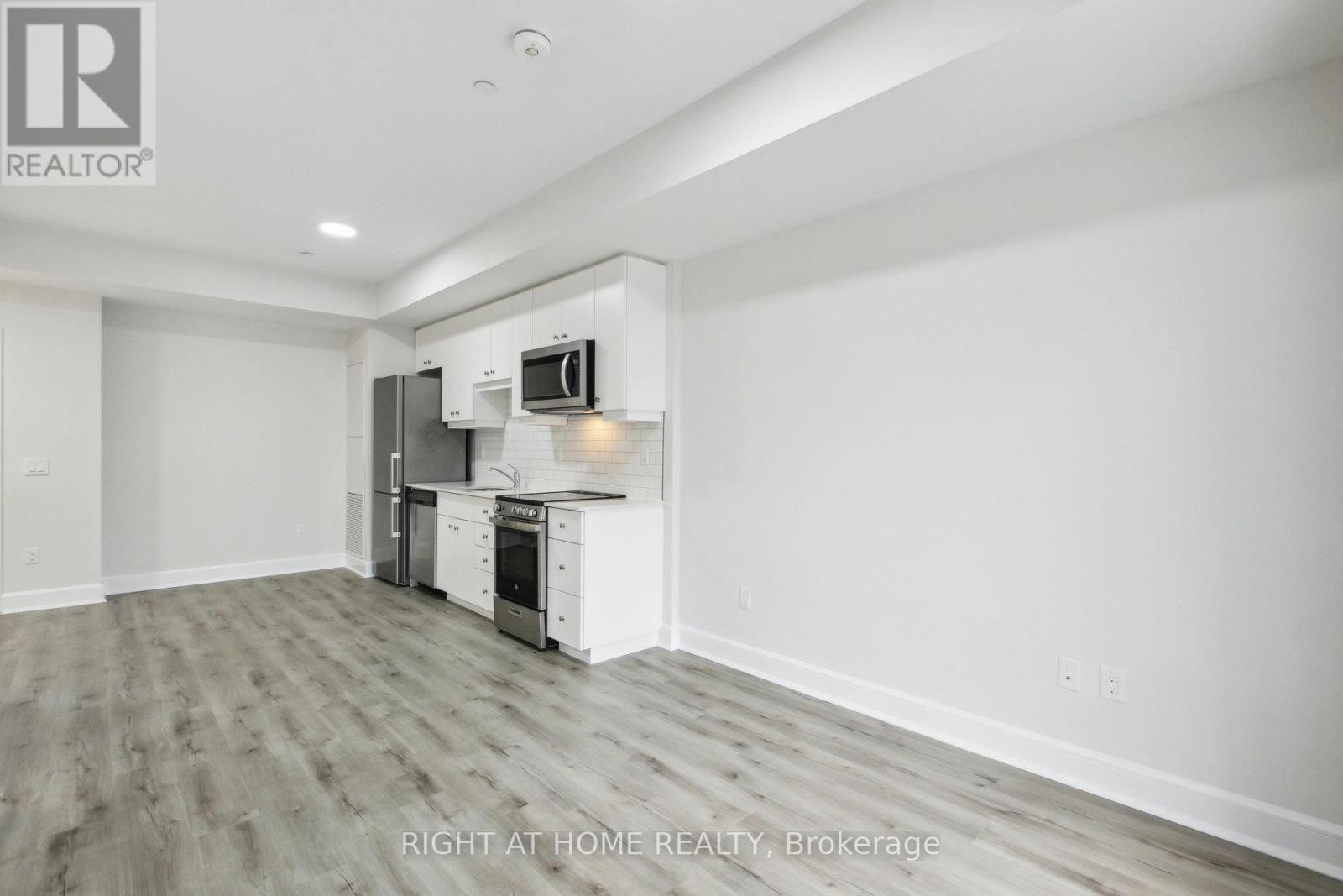












608 - 243 NORTHFIELD DRIVE E

,
Waterloo,




Ontario
N2K0H2

