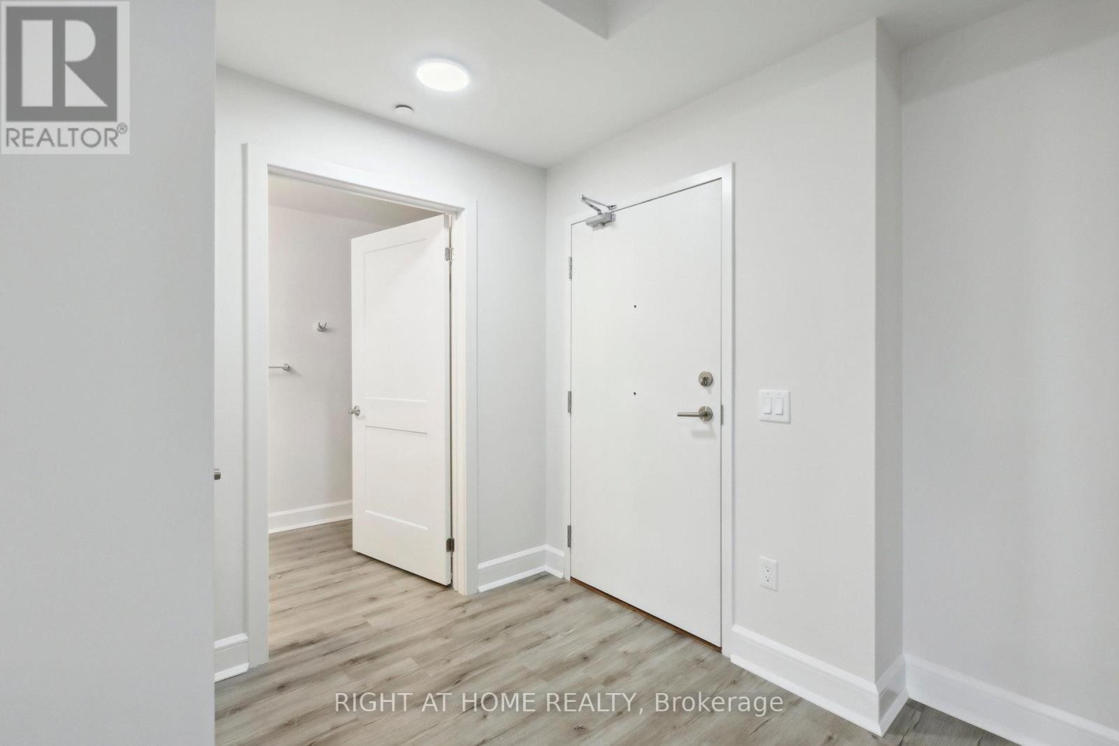 












608 - 243 NORTHFIELD DRIVE E

,
Waterloo,




Ontario
N2K0H2

