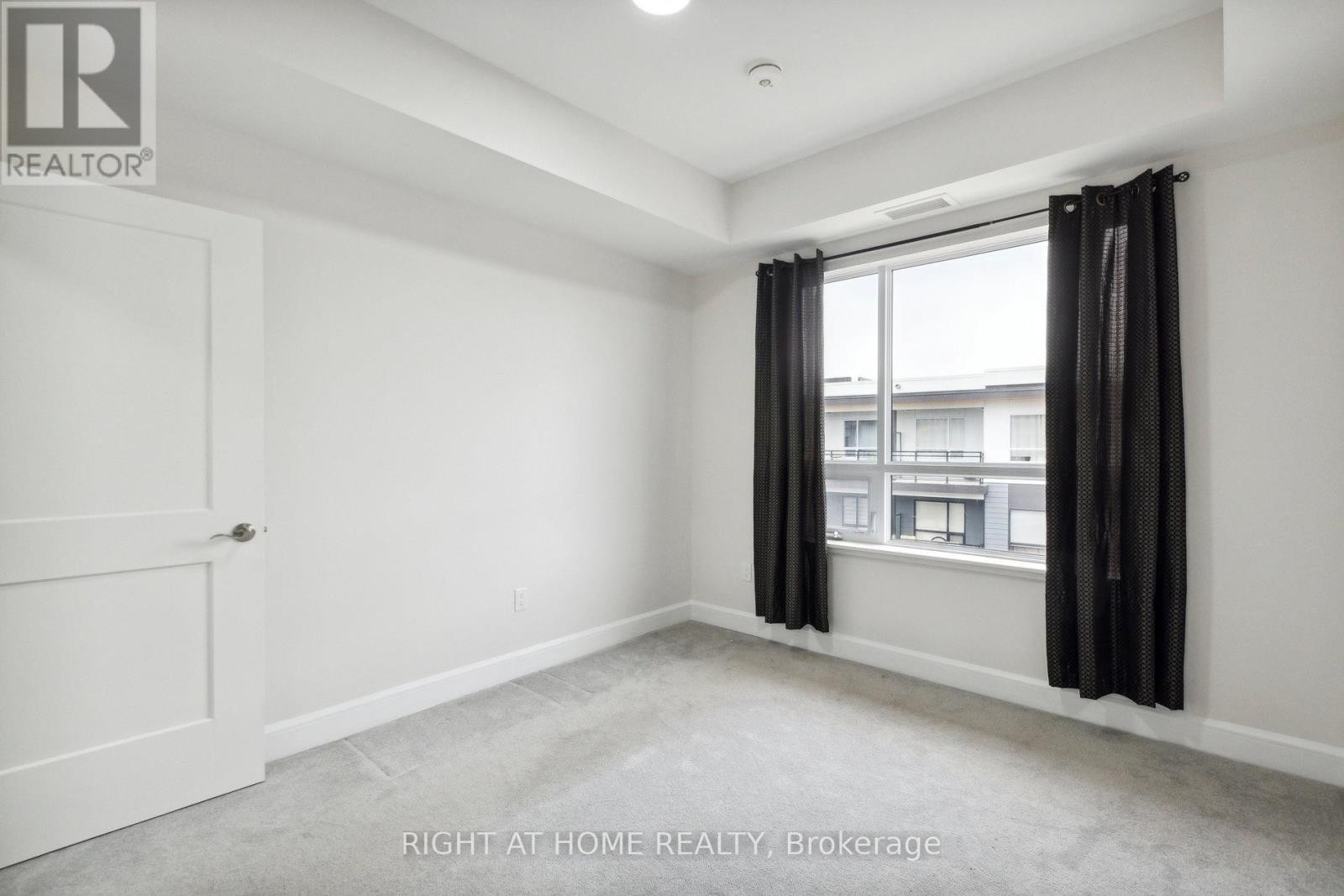 












608 - 243 NORTHFIELD DRIVE E

,
Waterloo,




Ontario
N2K0H2

