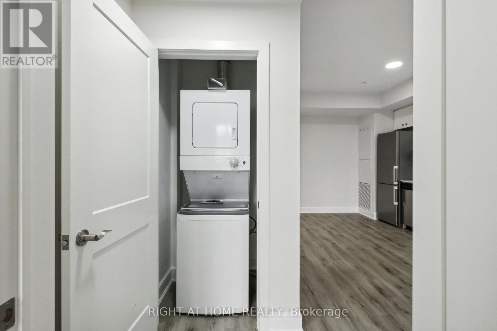 












608 - 243 NORTHFIELD DRIVE E

,
Waterloo,




Ontario
N2K0H2

