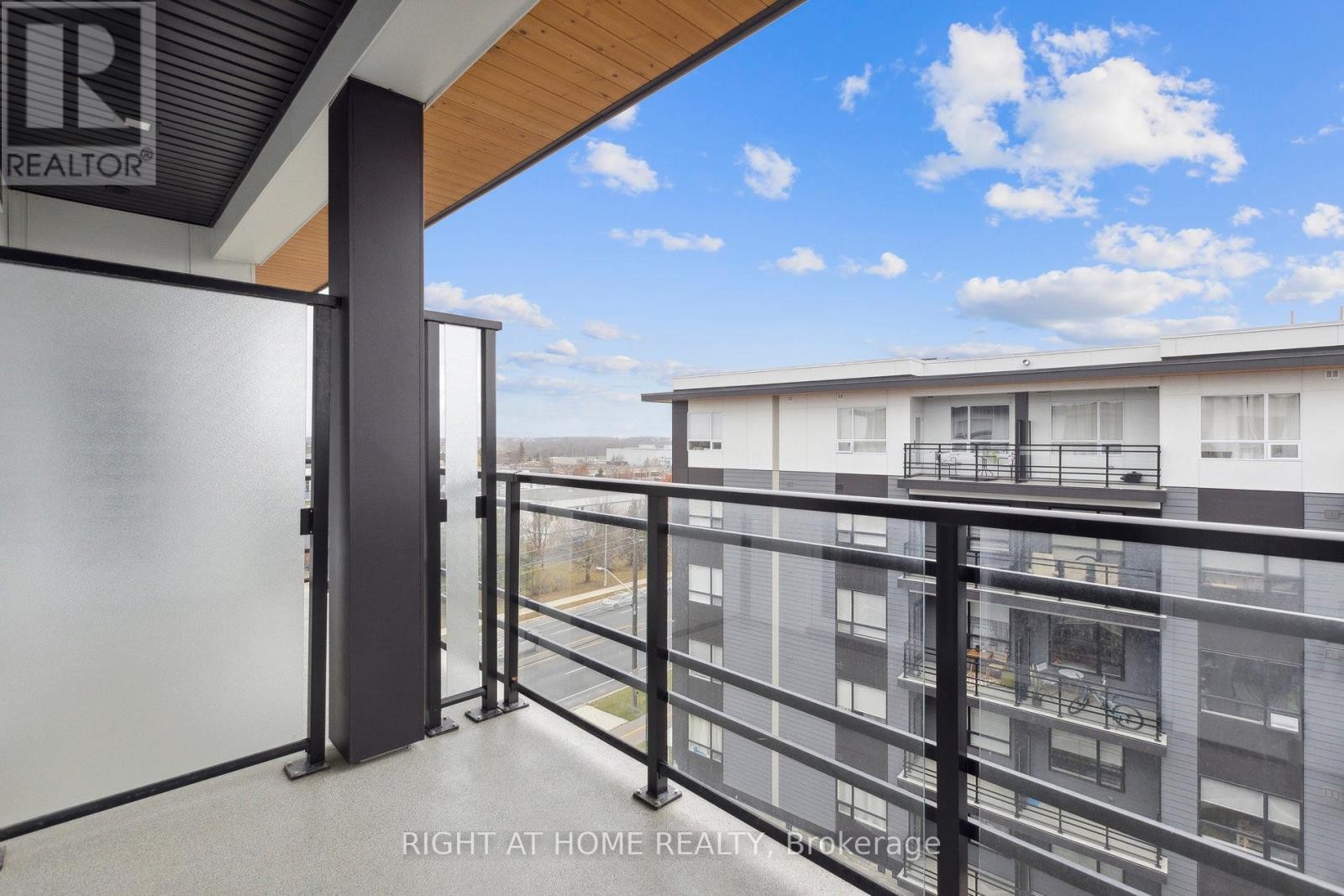 












608 - 243 NORTHFIELD DRIVE E

,
Waterloo,




Ontario
N2K0H2

