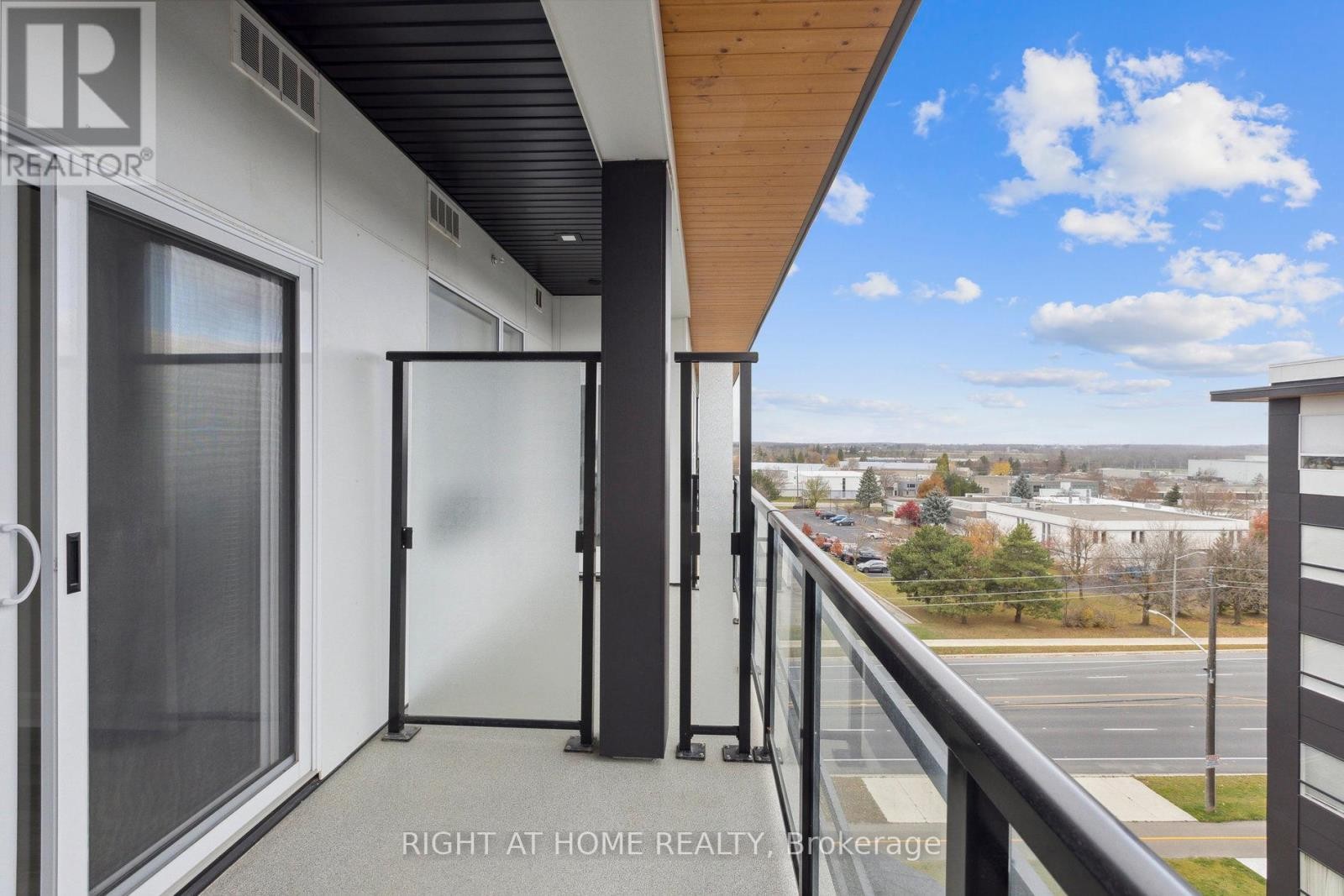 












608 - 243 NORTHFIELD DRIVE E

,
Waterloo,




Ontario
N2K0H2

