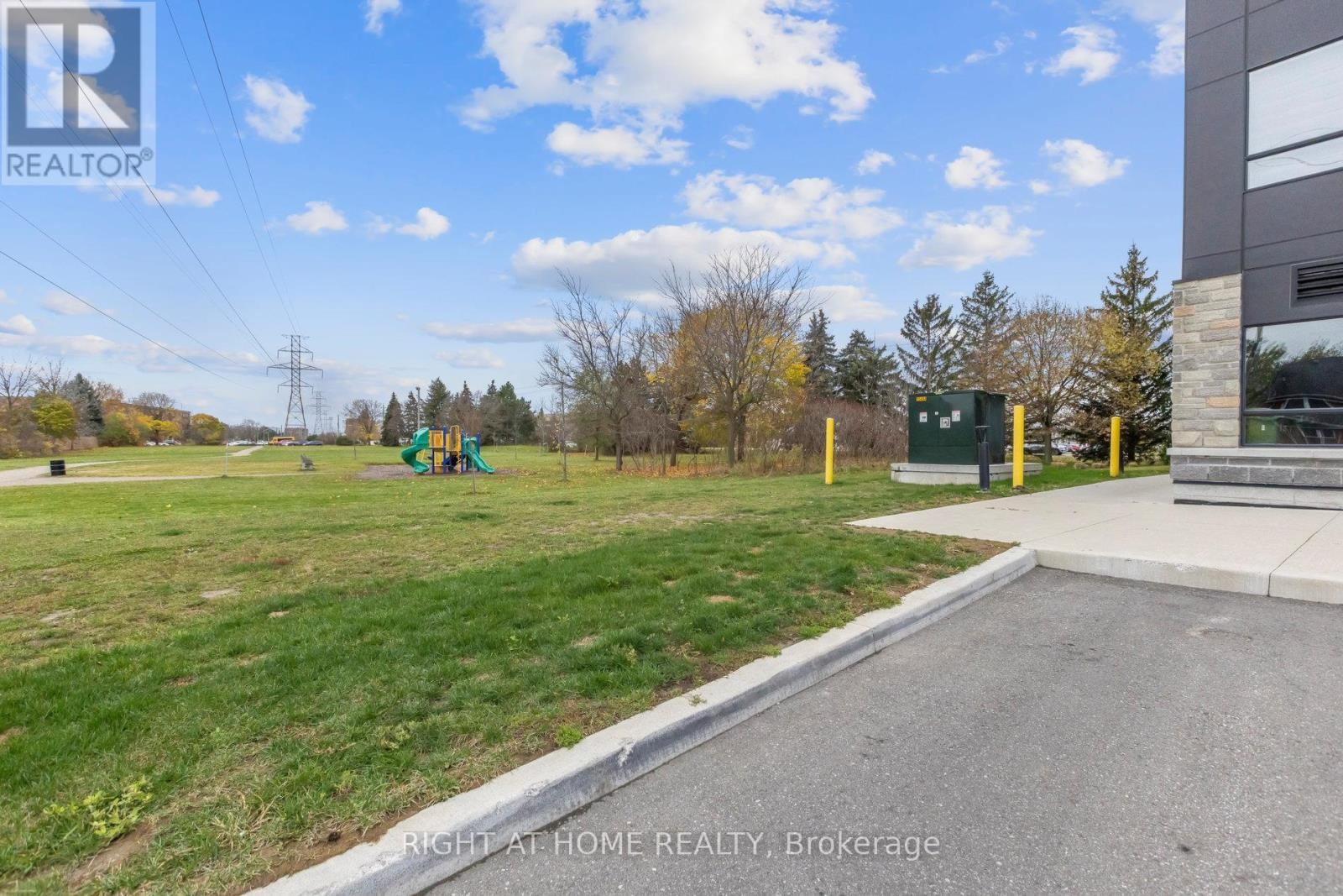












608 - 243 NORTHFIELD DRIVE E

,
Waterloo,




Ontario
N2K0H2

