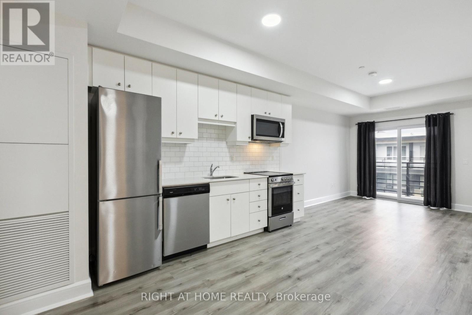 












608 - 243 NORTHFIELD DRIVE E

,
Waterloo,




Ontario
N2K0H2

