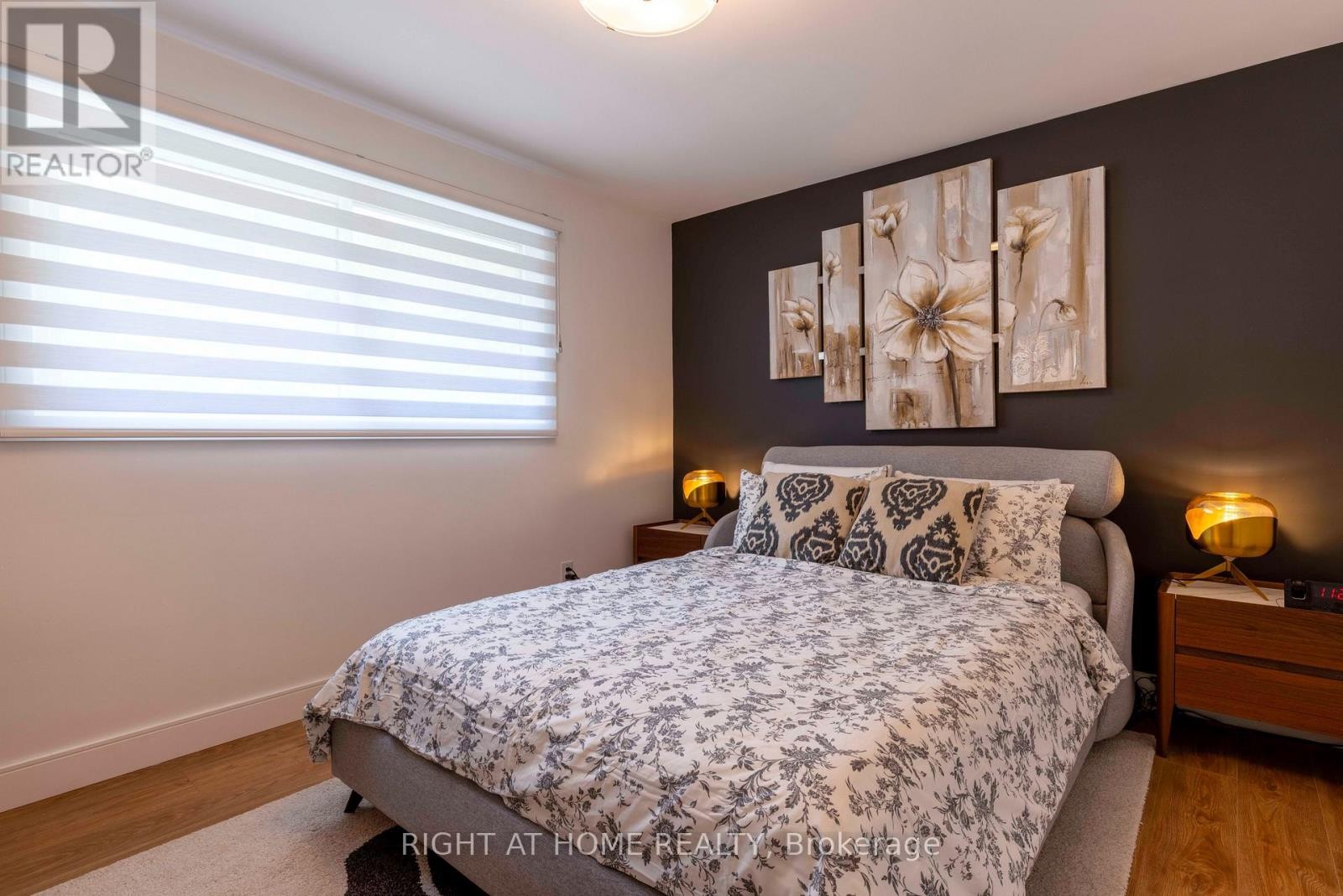 












212 LOCKHART DRIVE

,
St. Catharines (Glendale/Glenridge),




Ontario
L2T1X1

