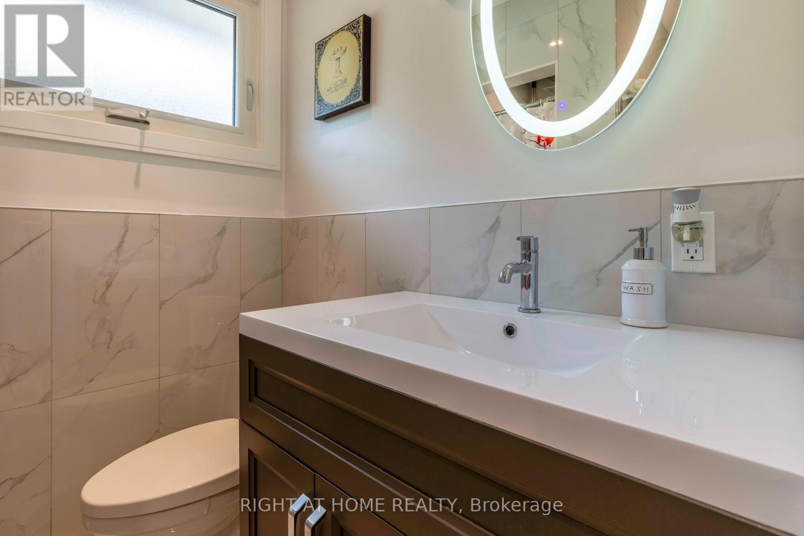












212 LOCKHART DRIVE

,
St. Catharines (Glendale/Glenridge),




Ontario
L2T1X1

