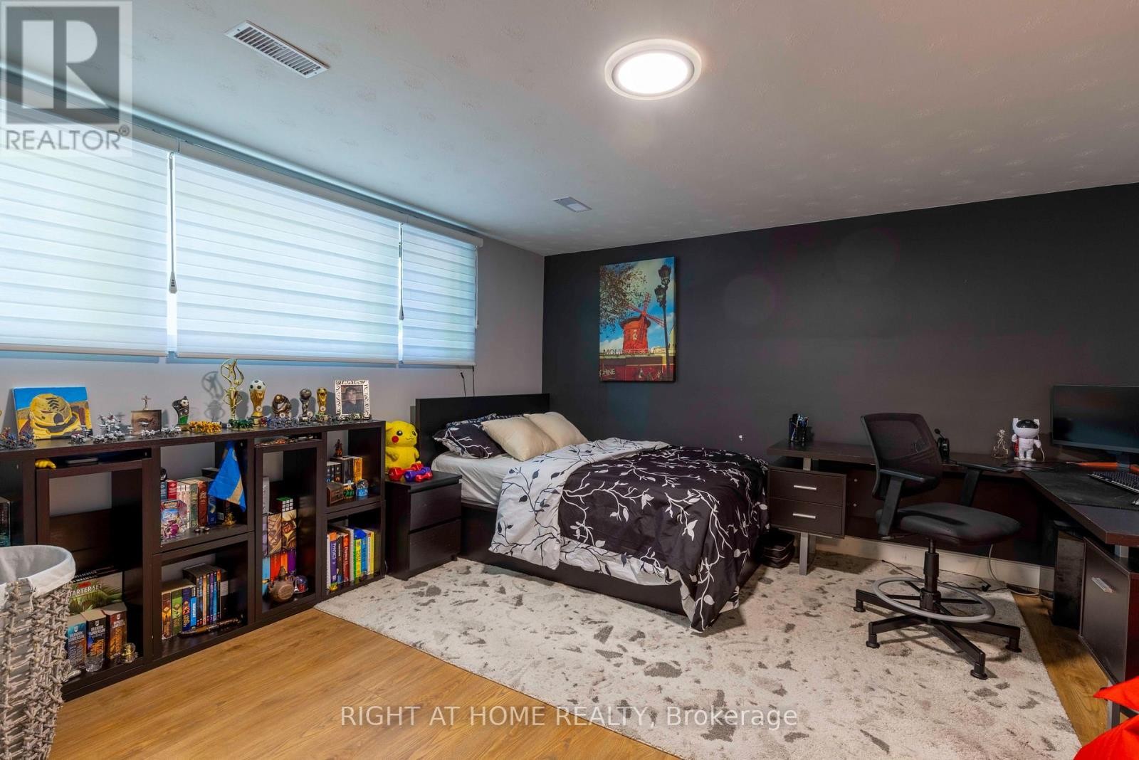 












212 LOCKHART DRIVE

,
St. Catharines (Glendale/Glenridge),




Ontario
L2T1X1

