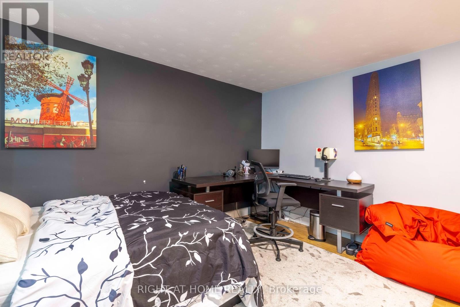 












212 LOCKHART DRIVE

,
St. Catharines (Glendale/Glenridge),




Ontario
L2T1X1

