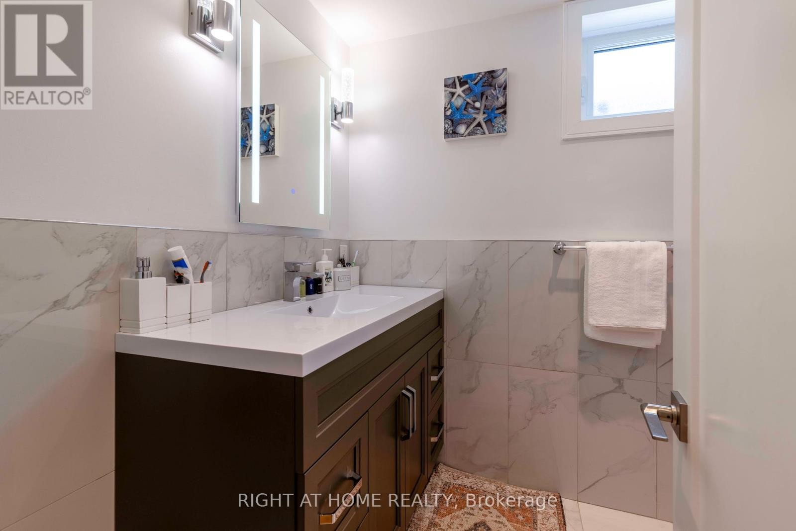 












212 LOCKHART DRIVE

,
St. Catharines (Glendale/Glenridge),




Ontario
L2T1X1

