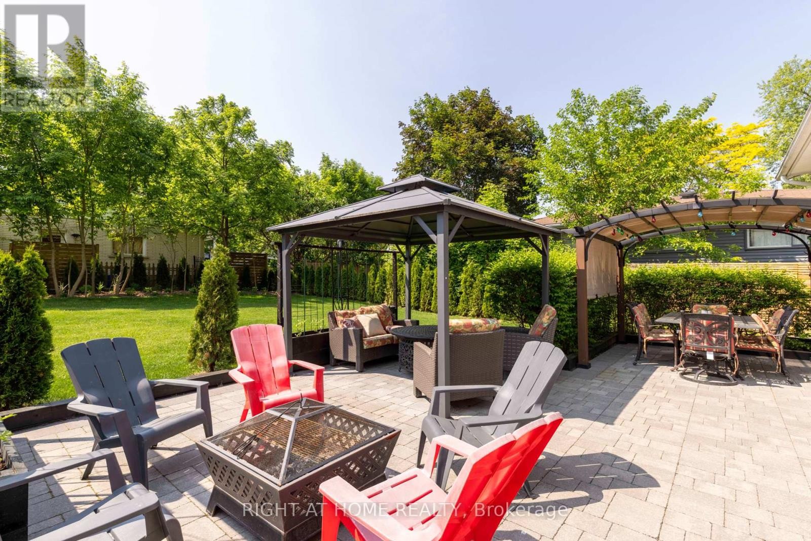 












212 LOCKHART DRIVE

,
St. Catharines (Glendale/Glenridge),




Ontario
L2T1X1

