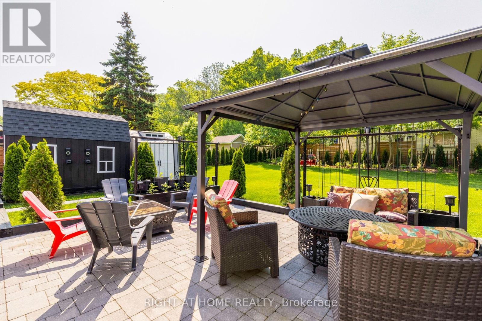 












212 LOCKHART DRIVE

,
St. Catharines (Glendale/Glenridge),




Ontario
L2T1X1

