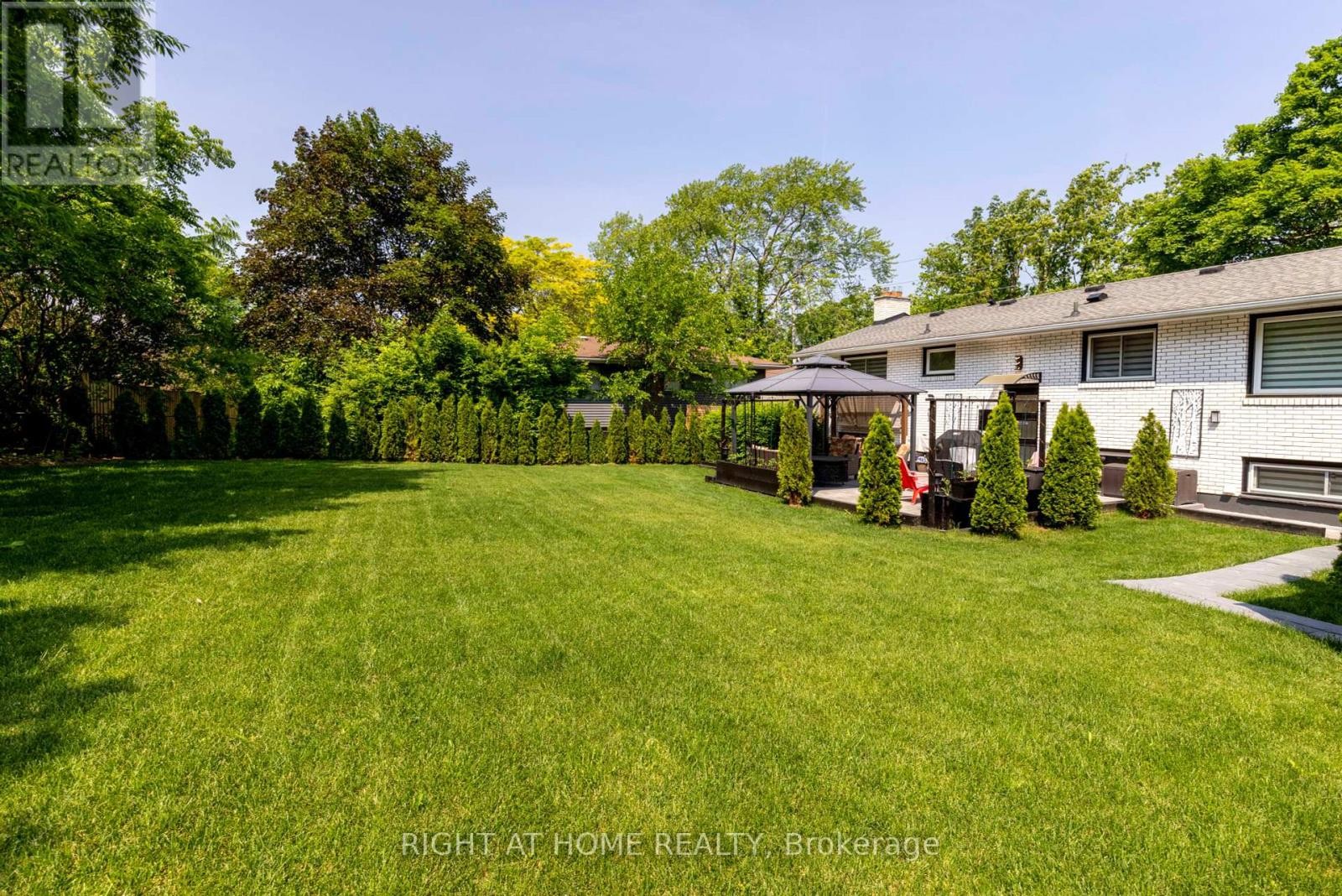 












212 LOCKHART DRIVE

,
St. Catharines (Glendale/Glenridge),




Ontario
L2T1X1

