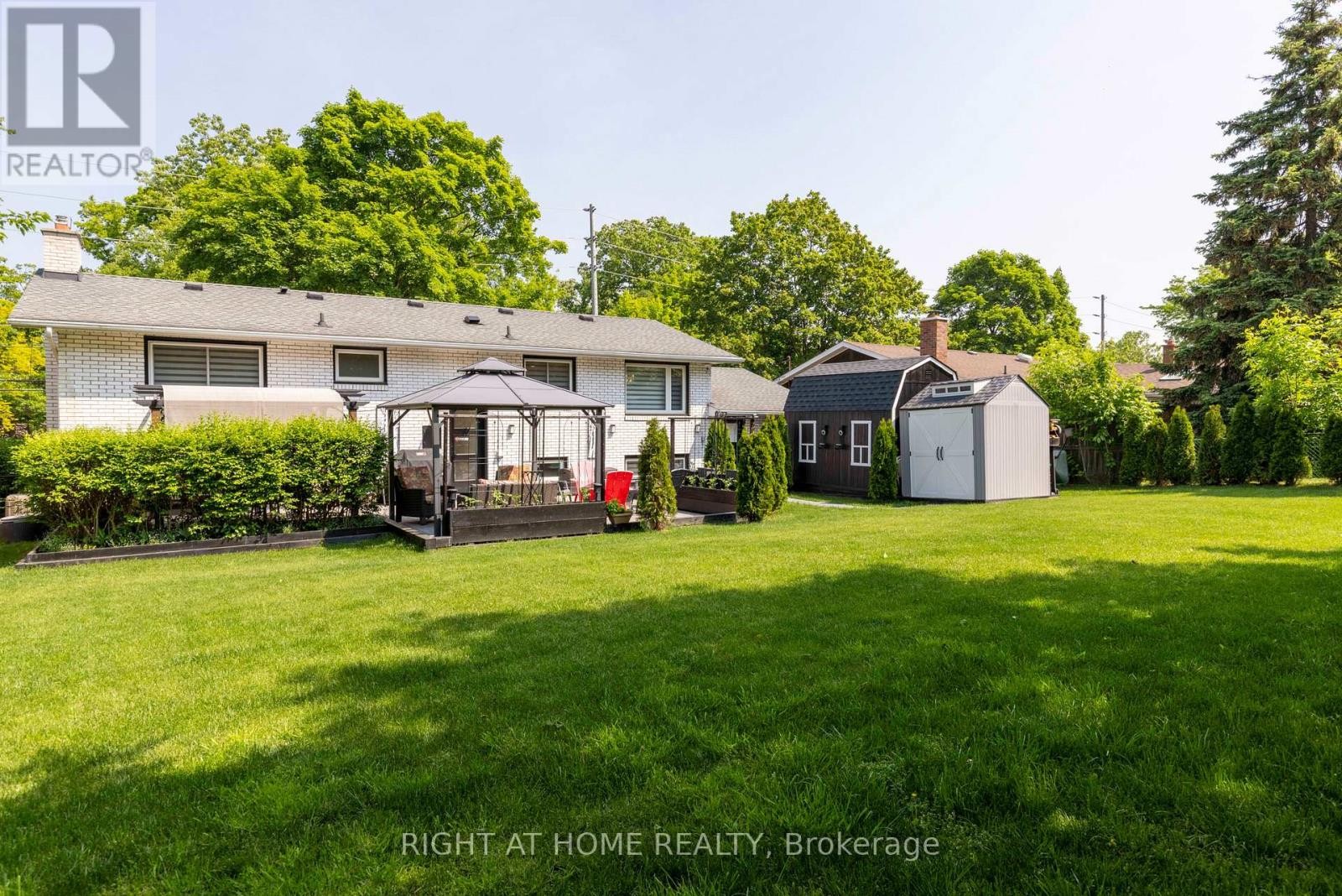 












212 LOCKHART DRIVE

,
St. Catharines (Glendale/Glenridge),




Ontario
L2T1X1

