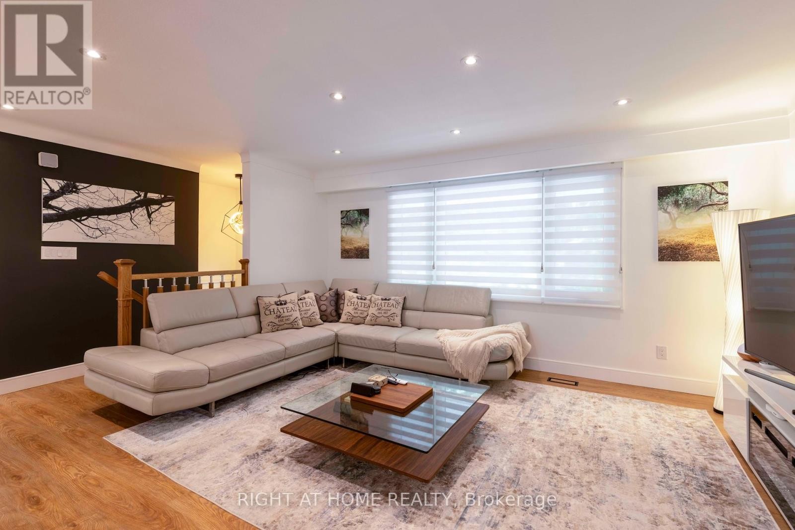 












212 LOCKHART DRIVE

,
St. Catharines (Glendale/Glenridge),




Ontario
L2T1X1

