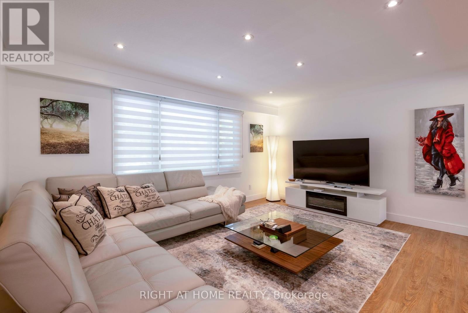 












212 LOCKHART DRIVE

,
St. Catharines (Glendale/Glenridge),




Ontario
L2T1X1

