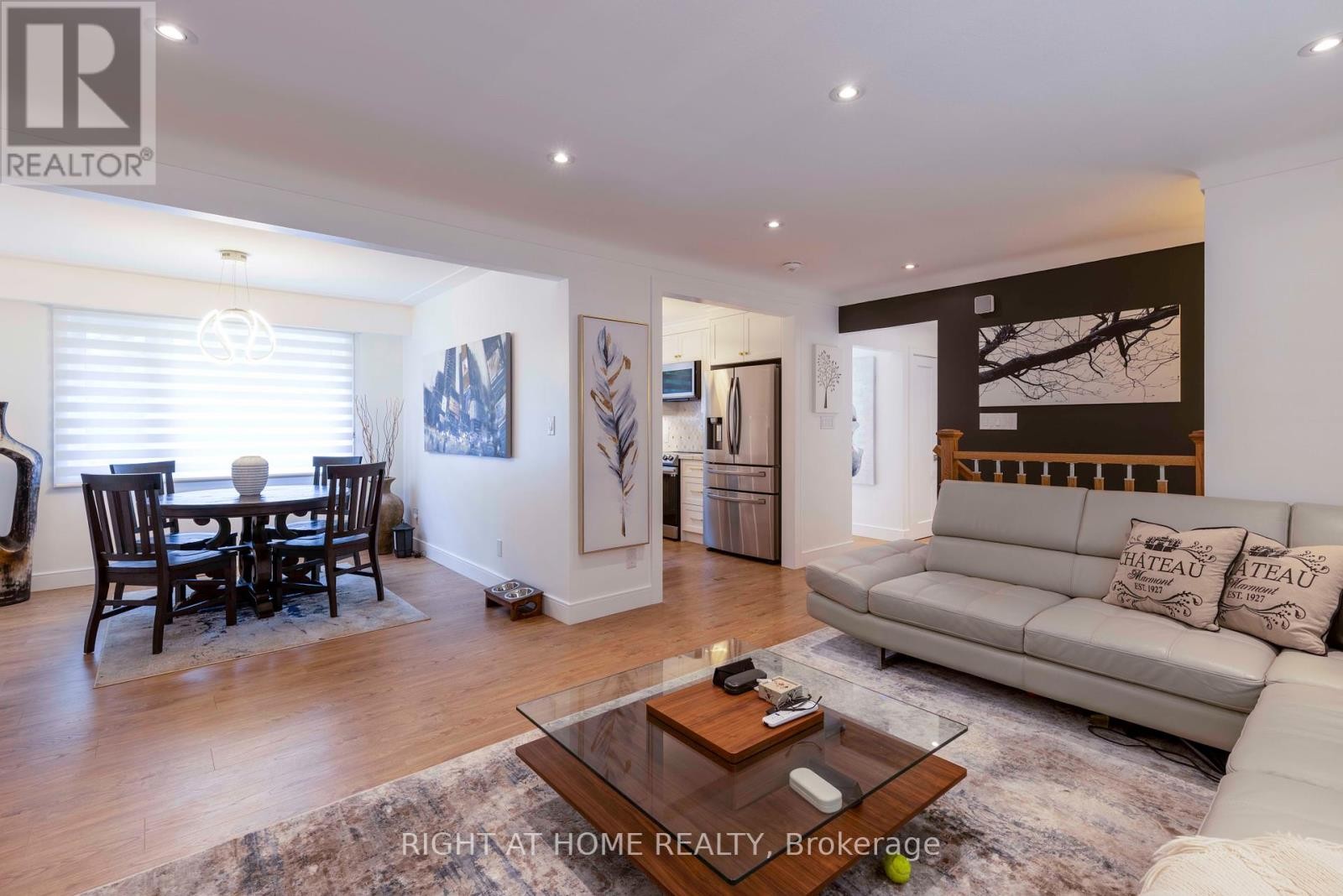 












212 LOCKHART DRIVE

,
St. Catharines (Glendale/Glenridge),




Ontario
L2T1X1

