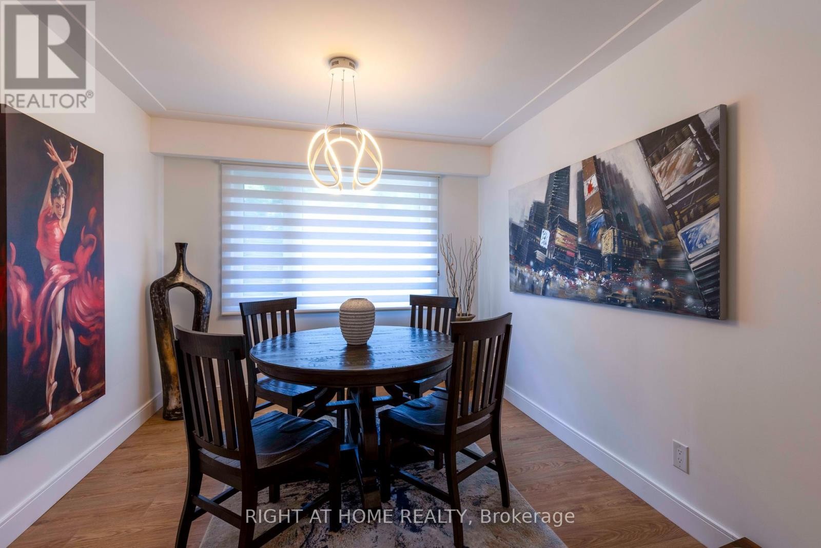 












212 LOCKHART DRIVE

,
St. Catharines (Glendale/Glenridge),




Ontario
L2T1X1

