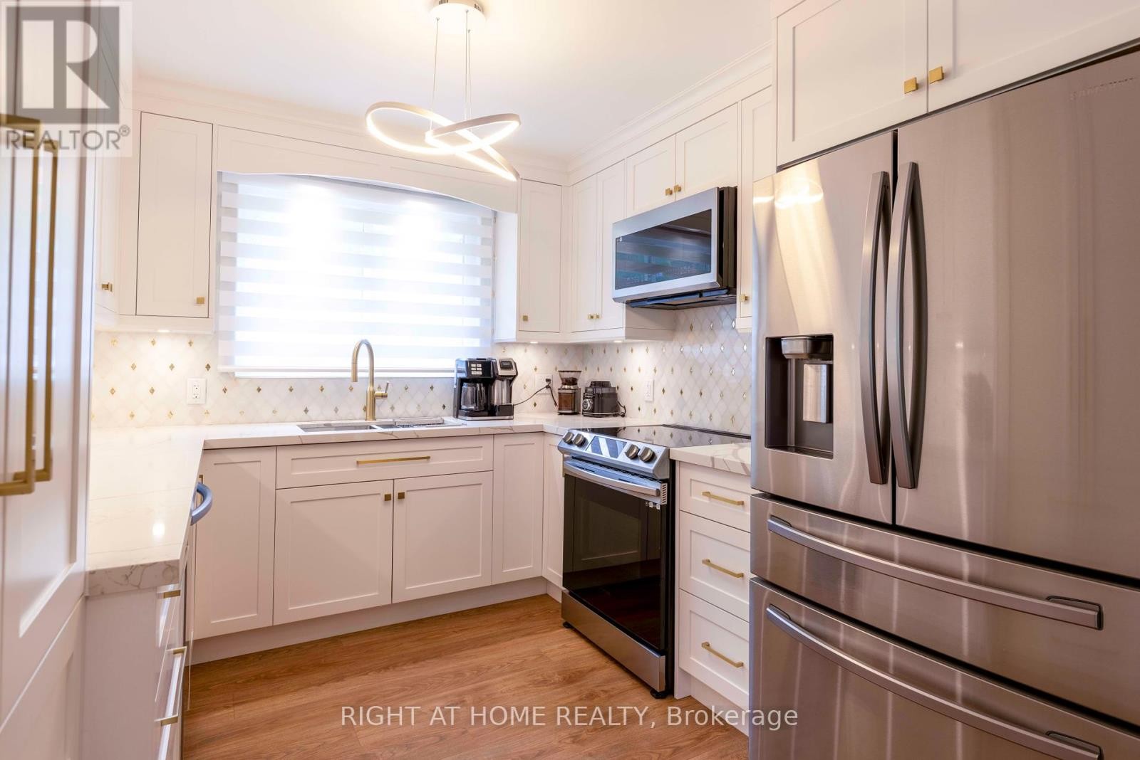 












212 LOCKHART DRIVE

,
St. Catharines (Glendale/Glenridge),




Ontario
L2T1X1

