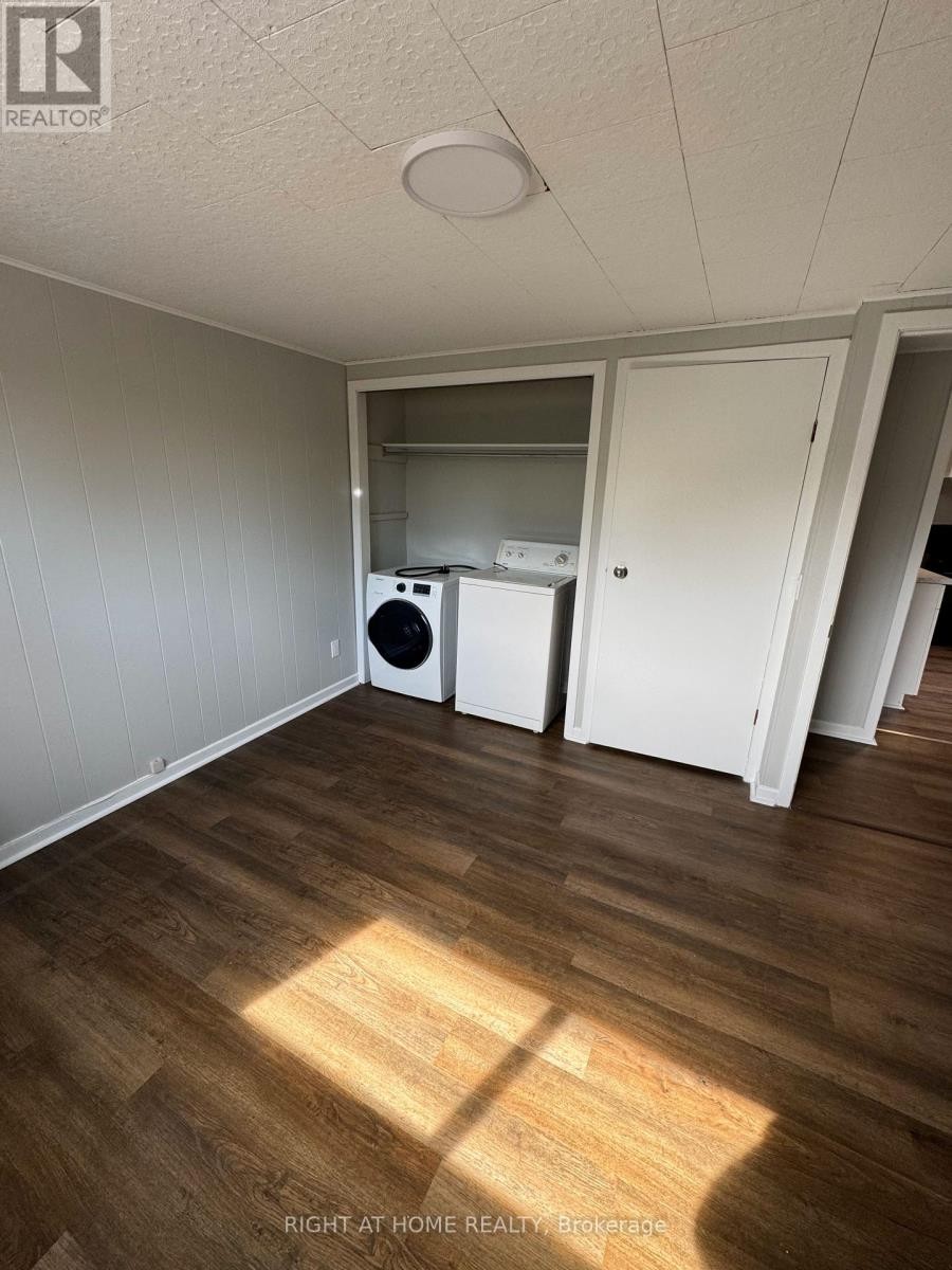 












252 QUEEN STREET

,
Chatham-Kent (Chatham),




Ontario
N7M2H3

