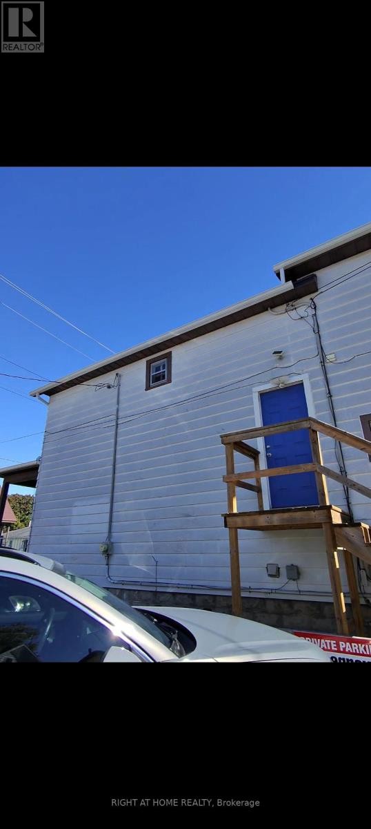












252 QUEEN STREET

,
Chatham-Kent (Chatham),




Ontario
N7M2H3

