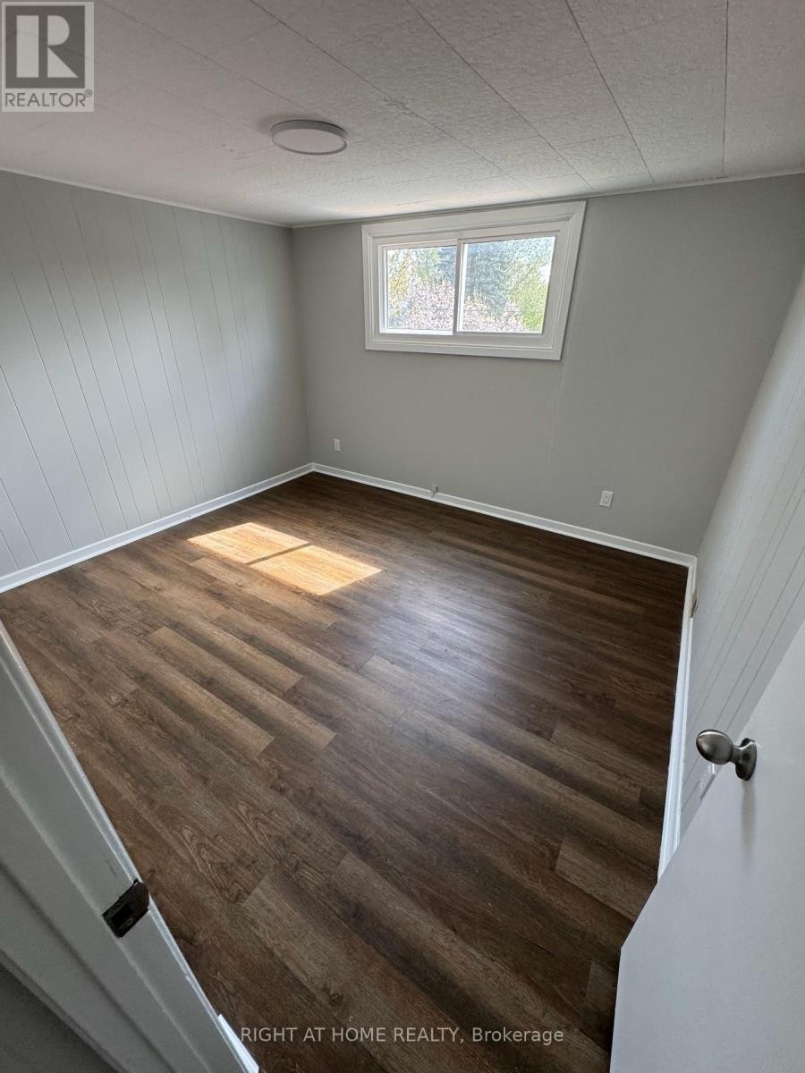 












252 QUEEN STREET

,
Chatham-Kent (Chatham),




Ontario
N7M2H3

