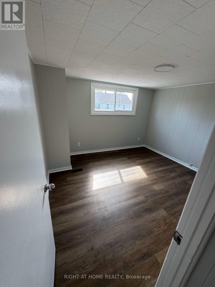 












252 QUEEN STREET

,
Chatham-Kent (Chatham),




Ontario
N7M2H3

