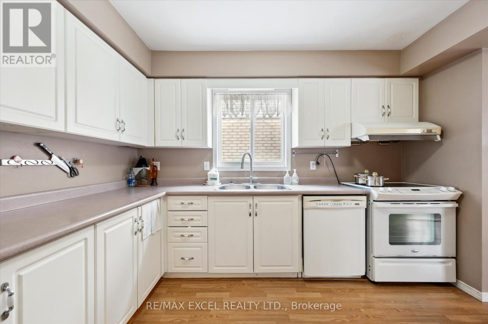 












451 CITADEL COURT

,
Waterloo,




Ontario
N2K3Y4

