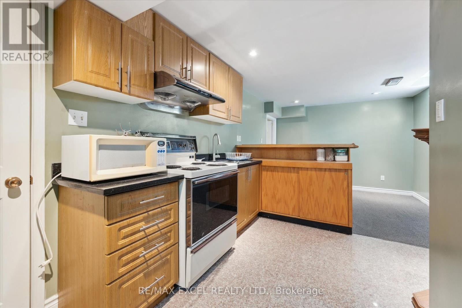 












451 CITADEL COURT

,
Waterloo,




Ontario
N2K3Y4

