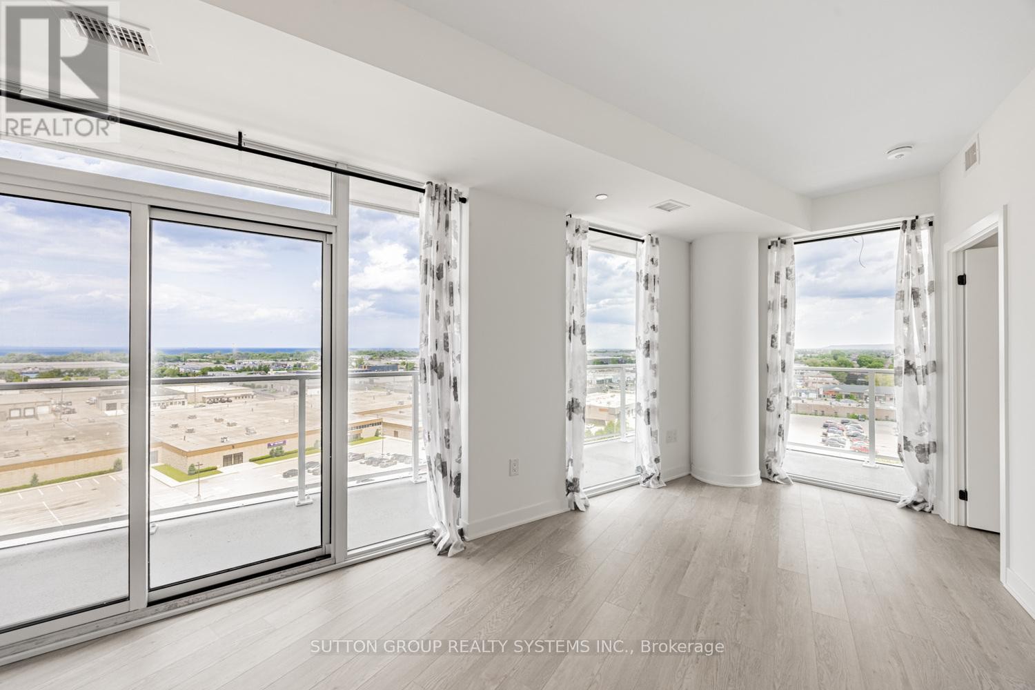 












916 - 2782 BARTON STREET E

,
Hamilton (Riverdale),




Ontario
L8J2J8

