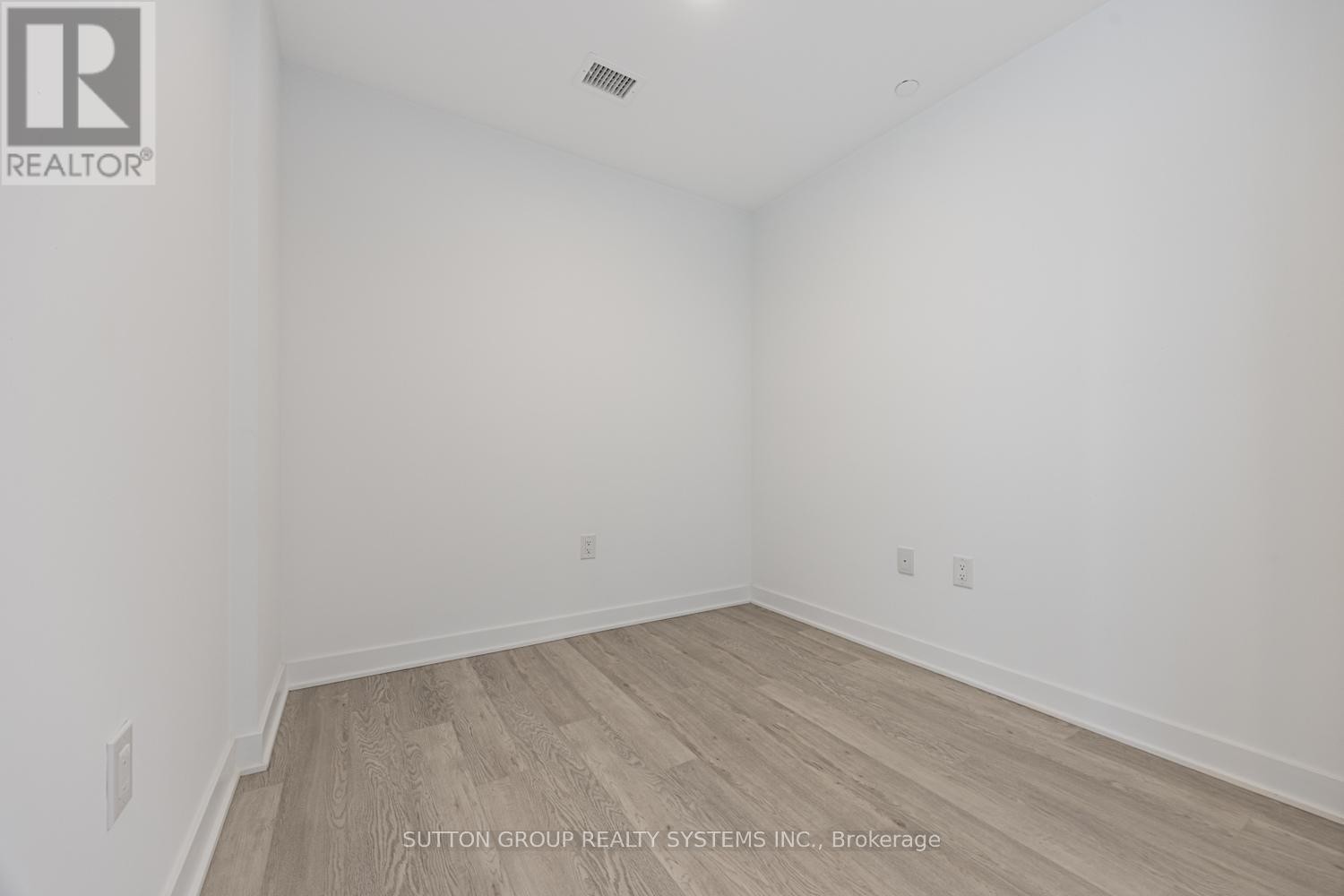 












916 - 2782 BARTON STREET E

,
Hamilton (Riverdale),




Ontario
L8J2J8

