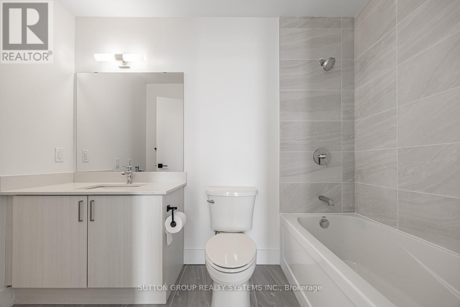 












916 - 2782 BARTON STREET E

,
Hamilton (Riverdale),




Ontario
L8J2J8

