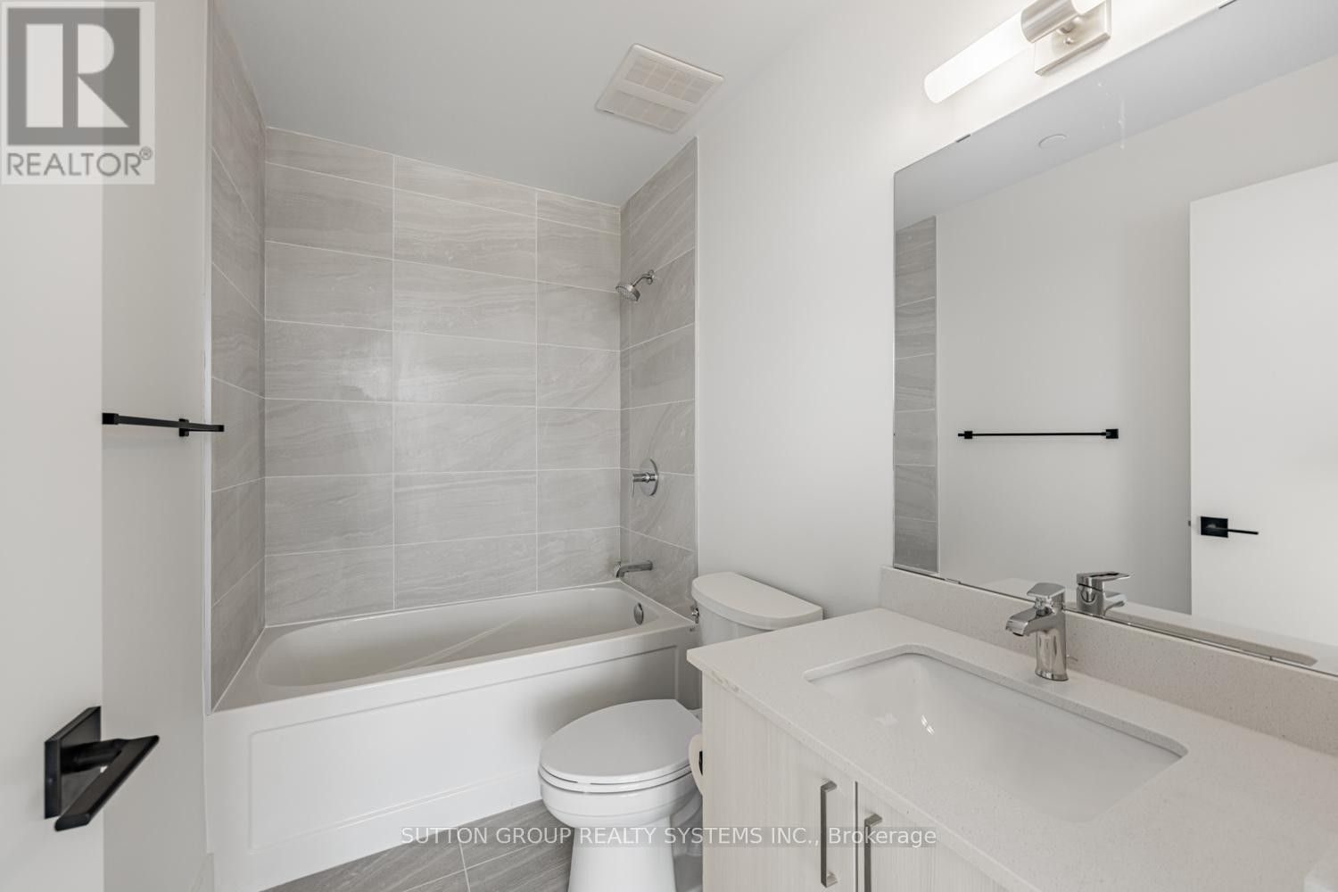 












916 - 2782 BARTON STREET E

,
Hamilton (Riverdale),




Ontario
L8J2J8

