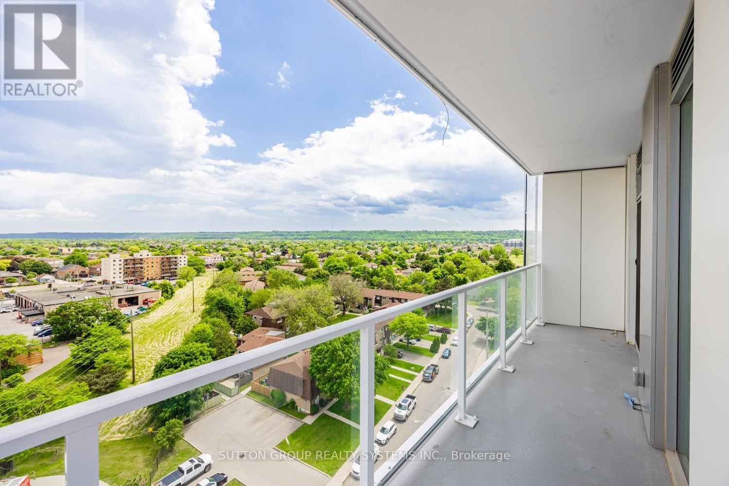 












916 - 2782 BARTON STREET E

,
Hamilton (Riverdale),




Ontario
L8J2J8

