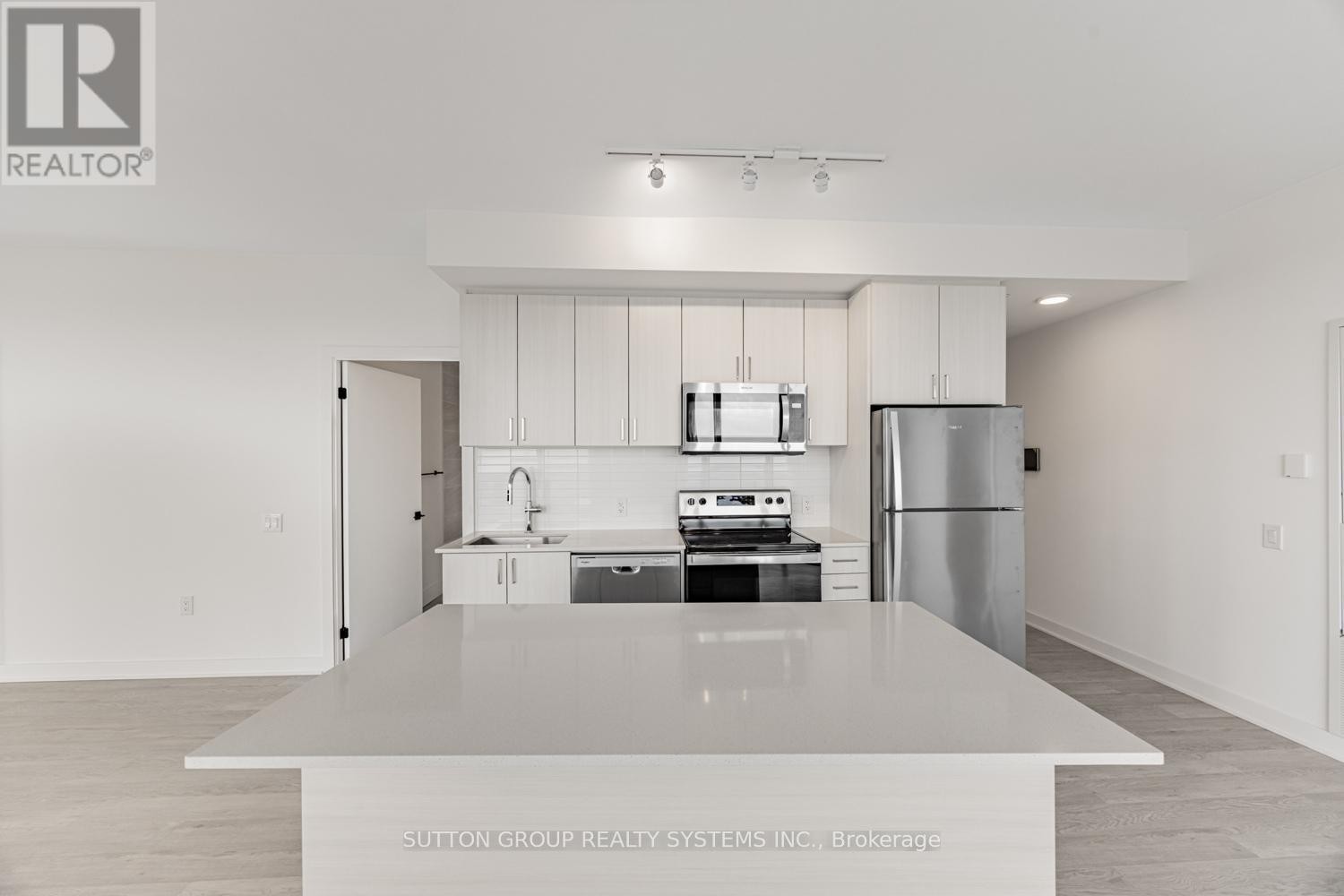 












916 - 2782 BARTON STREET E

,
Hamilton (Riverdale),




Ontario
L8J2J8

