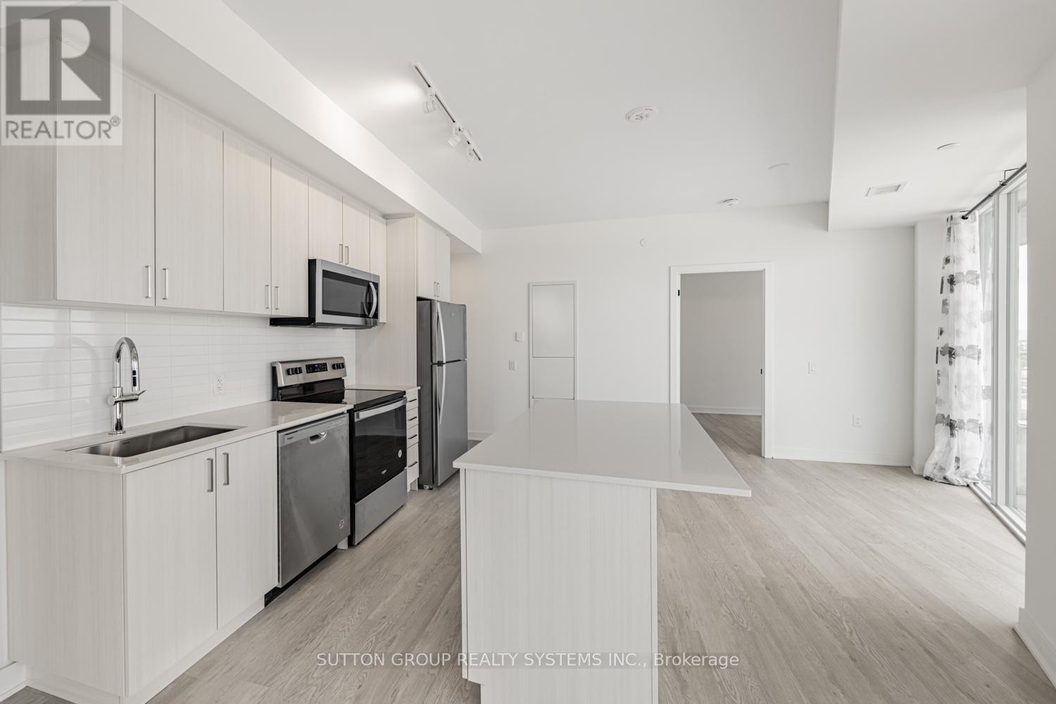 












916 - 2782 BARTON STREET E

,
Hamilton (Riverdale),




Ontario
L8J2J8

