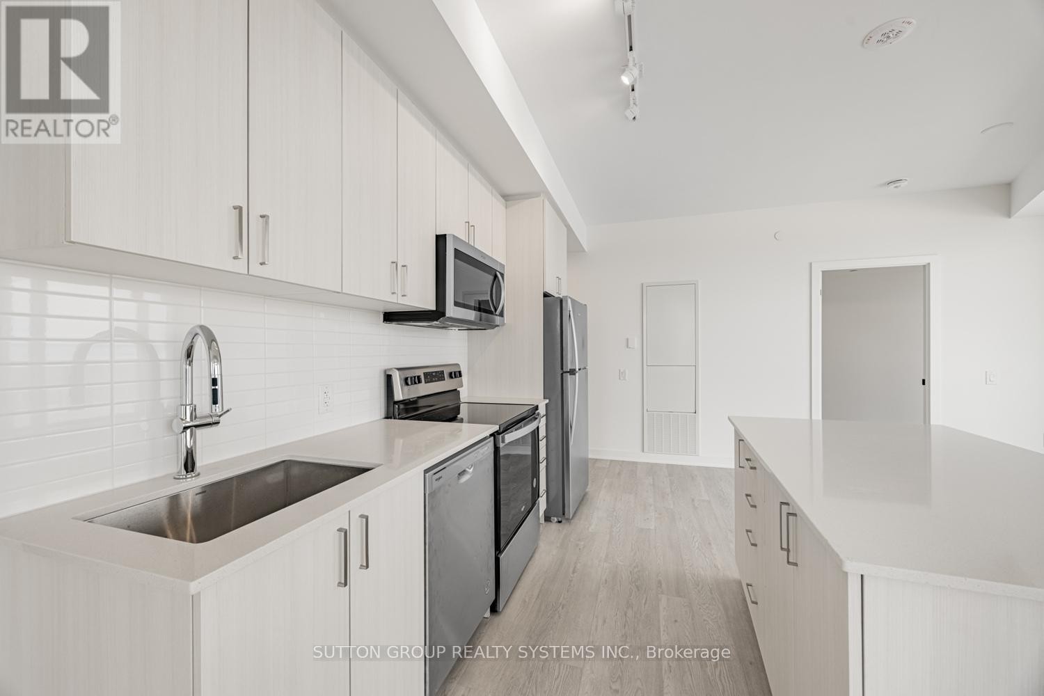 












916 - 2782 BARTON STREET E

,
Hamilton (Riverdale),




Ontario
L8J2J8

