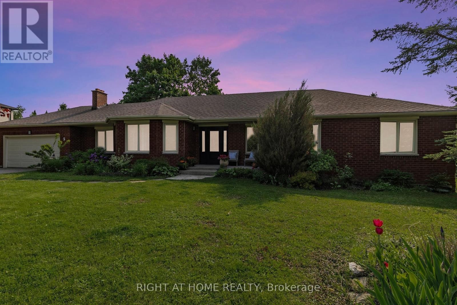 












5 MADILL DRIVE

,
Mono,




Ontario
L9W6G3

