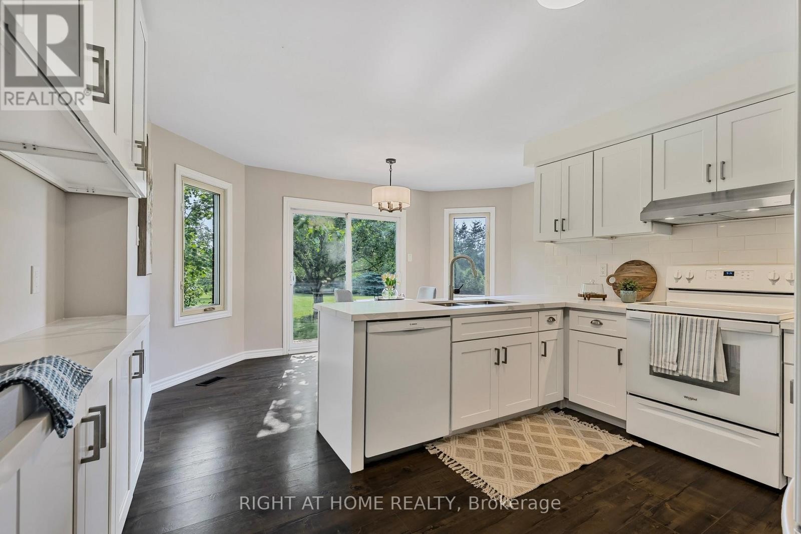 












5 MADILL DRIVE

,
Mono,




Ontario
L9W6G3

