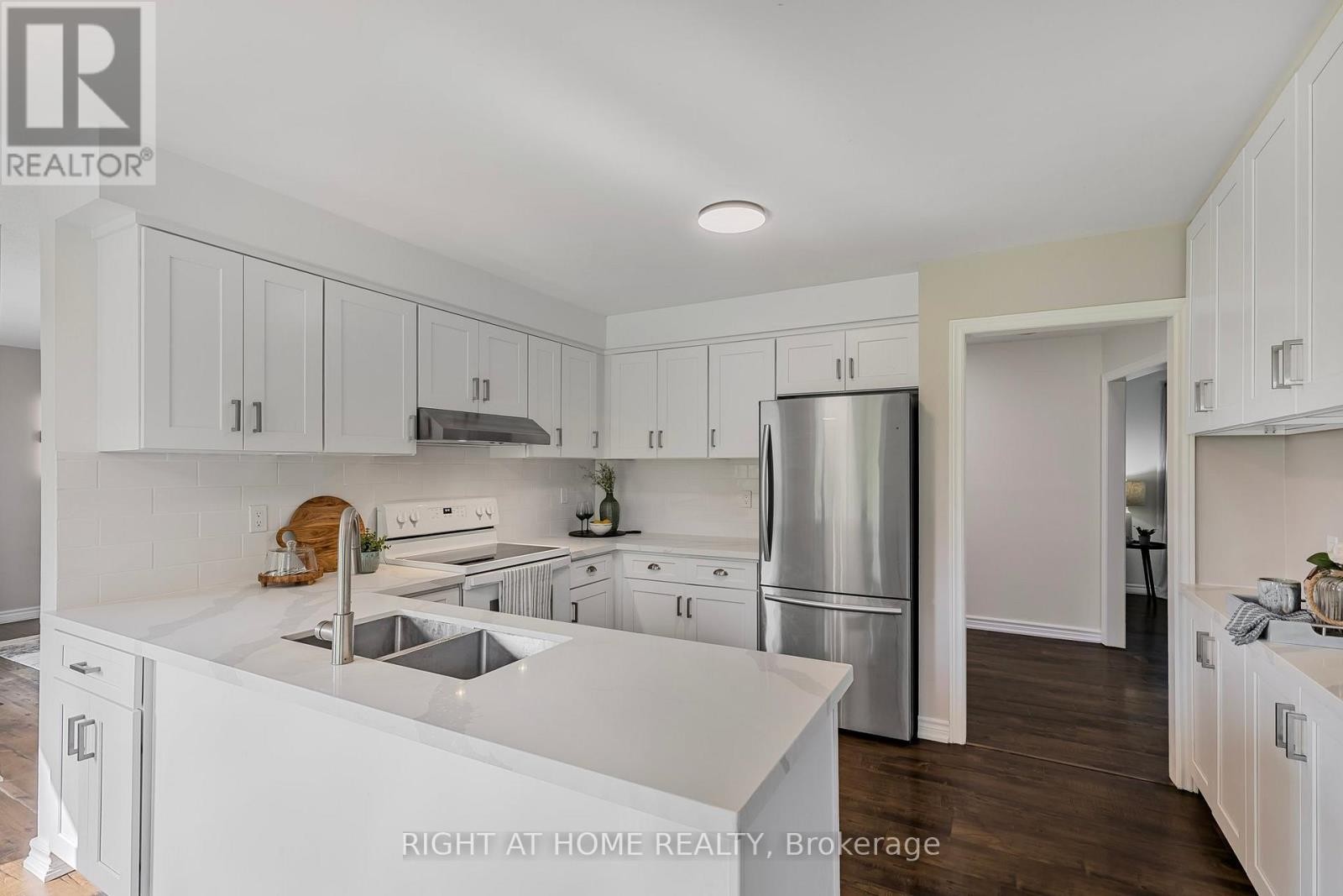 












5 MADILL DRIVE

,
Mono,




Ontario
L9W6G3

