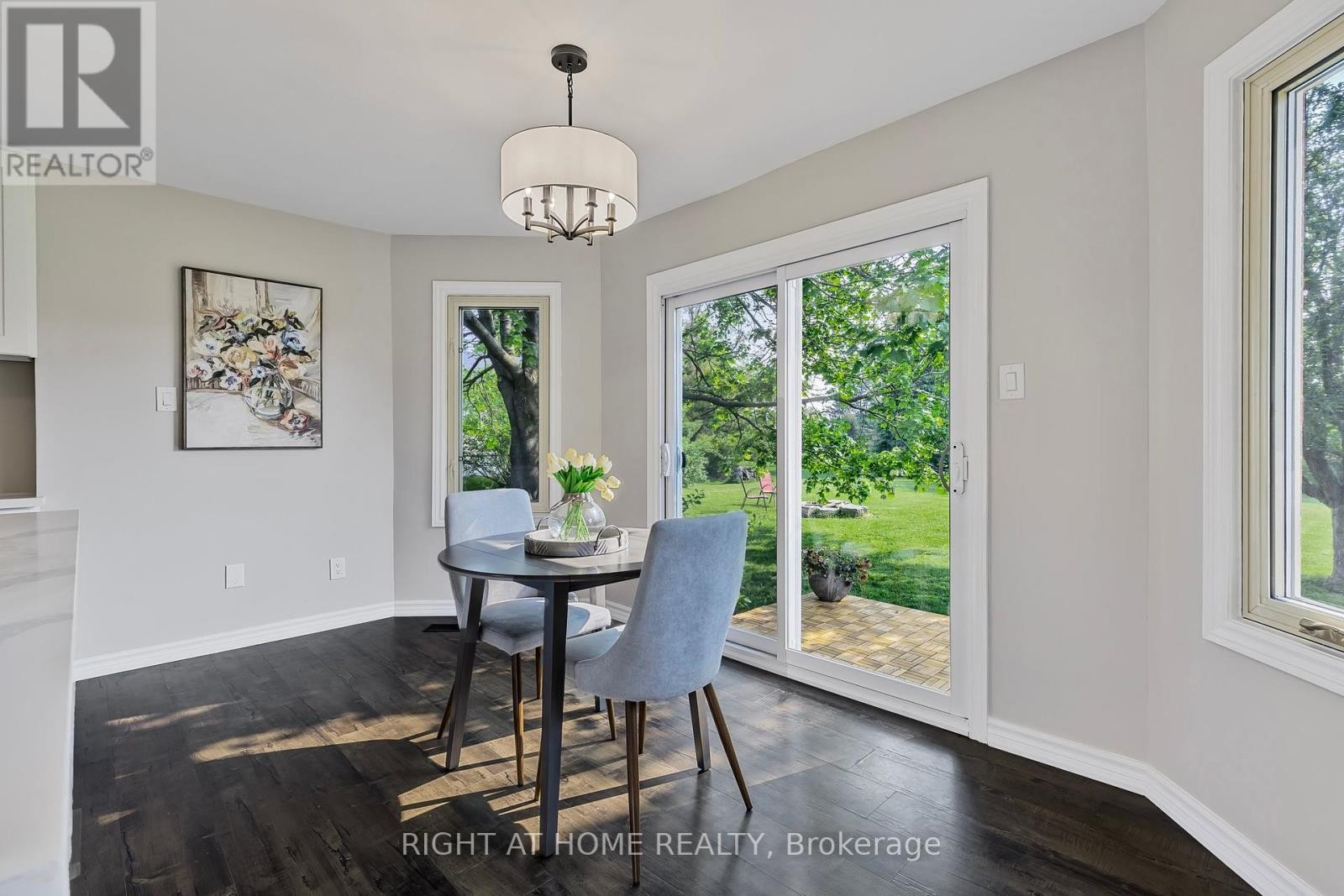 












5 MADILL DRIVE

,
Mono,




Ontario
L9W6G3

