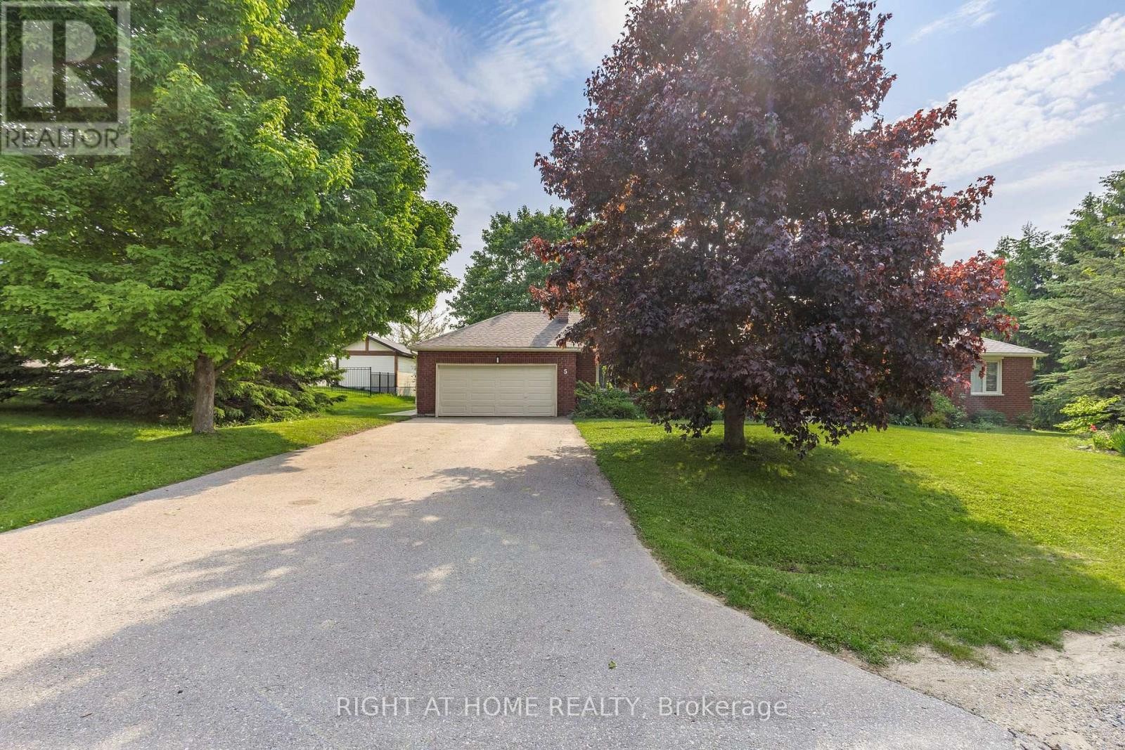












5 MADILL DRIVE

,
Mono,




Ontario
L9W6G3

