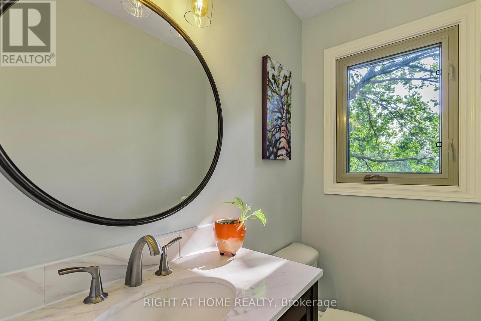 












5 MADILL DRIVE

,
Mono,




Ontario
L9W6G3

