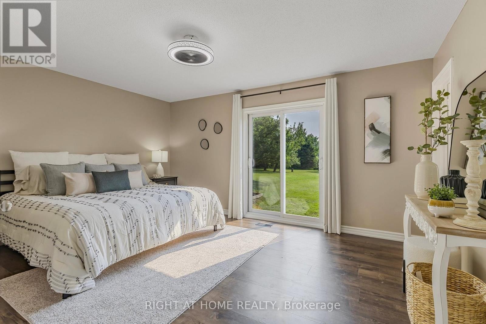 












5 MADILL DRIVE

,
Mono,




Ontario
L9W6G3

